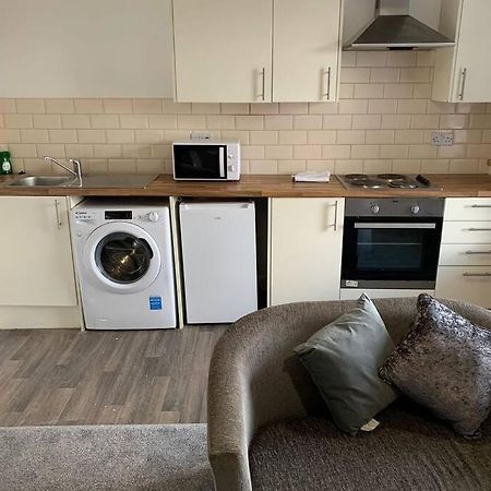 Fully Equipped Kitchen, Double Room Neath Eksteriør billede
