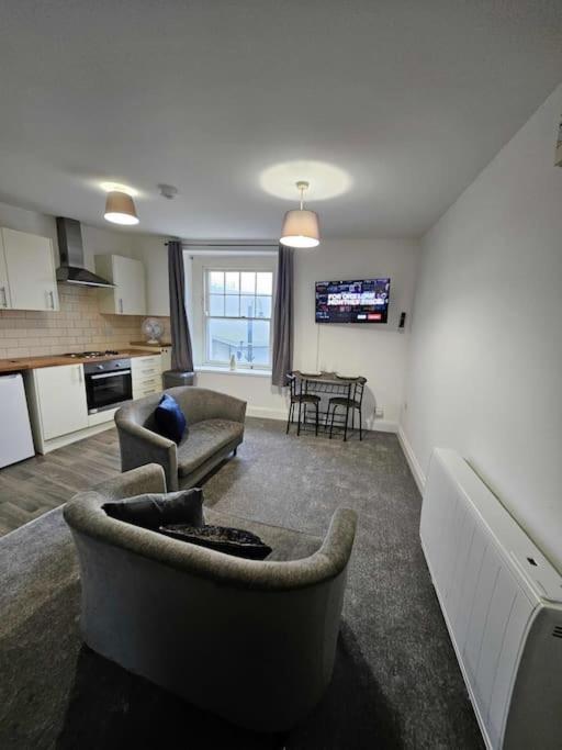 Fully Equipped Kitchen, Double Room Neath Eksteriør billede