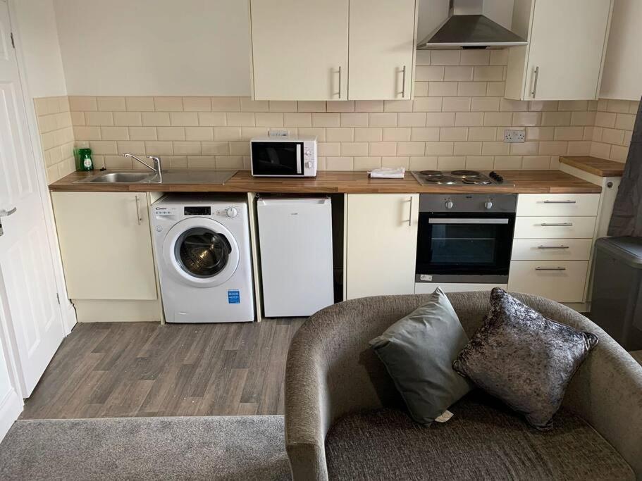 Fully Equipped Kitchen, Double Room Neath Eksteriør billede
