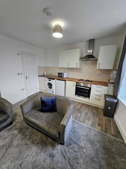 Fully Equipped Kitchen, Double Room Neath Eksteriør billede